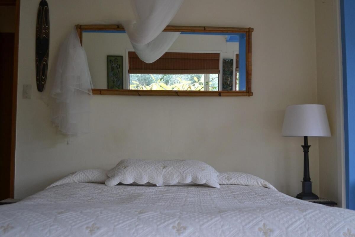 Great Barrier Oasis Lodge Tryphena エクステリア 写真