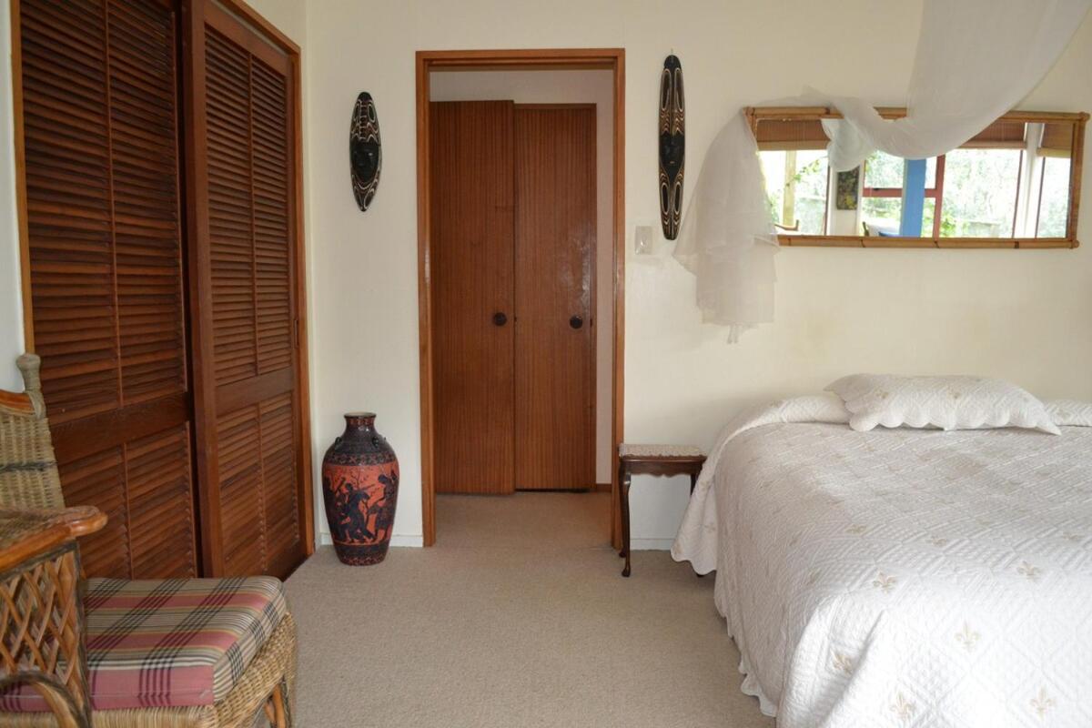 Great Barrier Oasis Lodge Tryphena エクステリア 写真