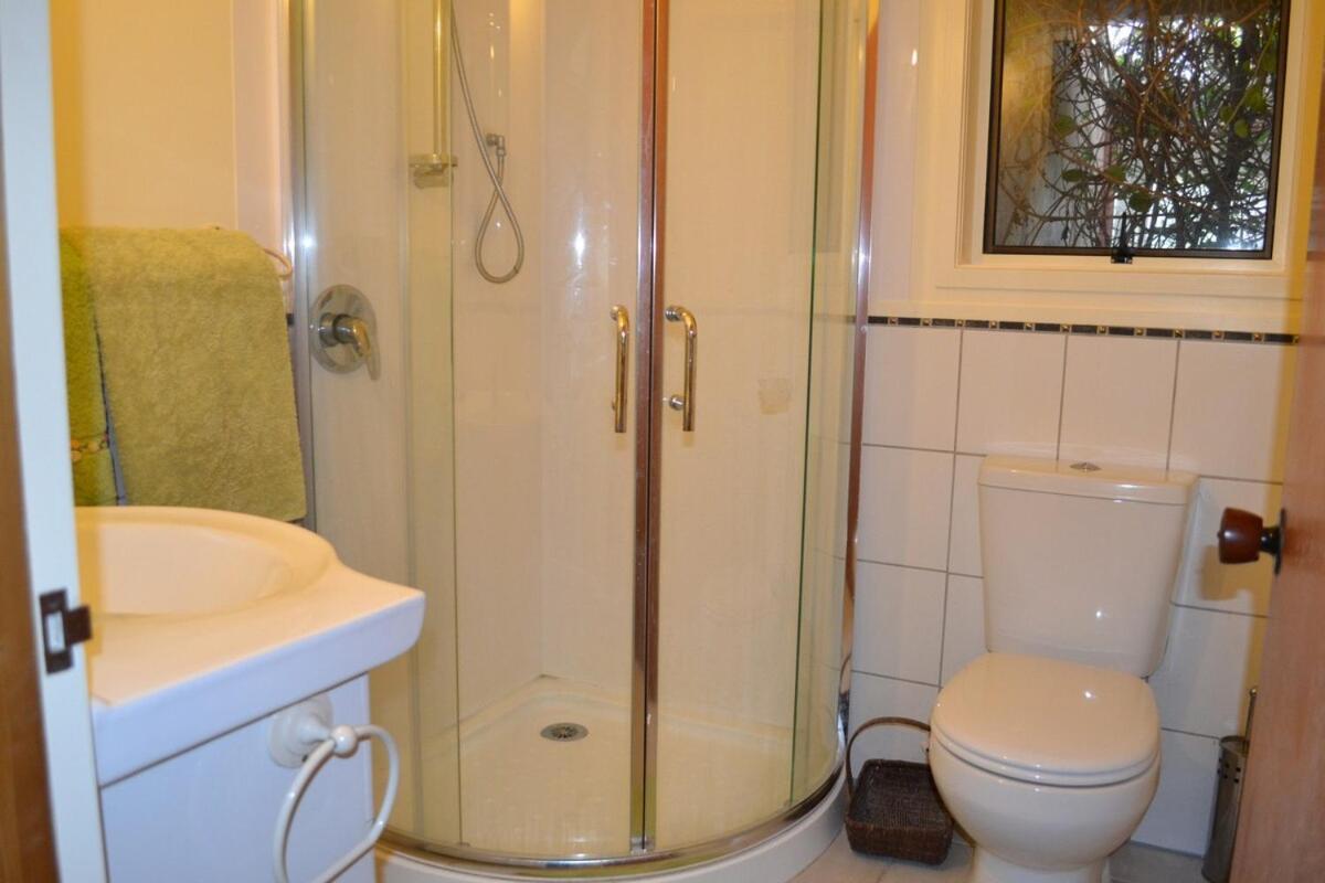 Great Barrier Oasis Lodge Tryphena エクステリア 写真