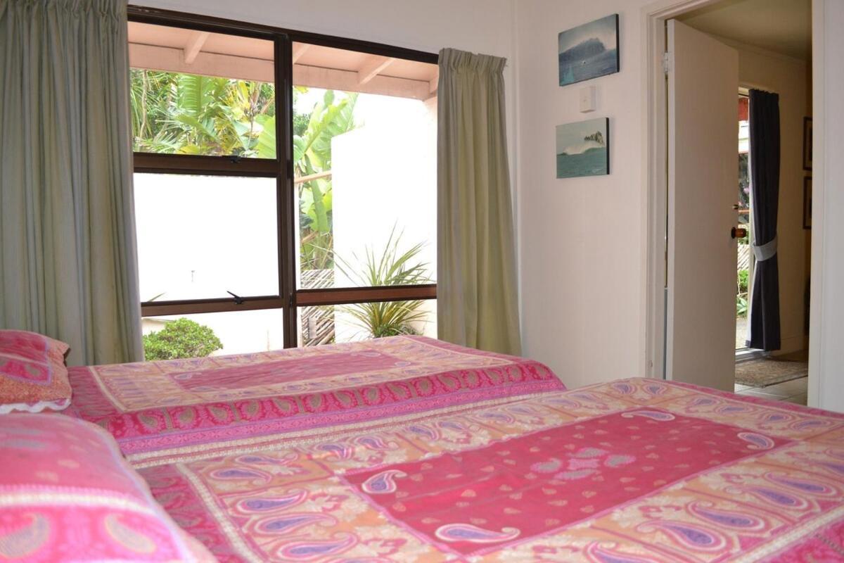 Great Barrier Oasis Lodge Tryphena エクステリア 写真