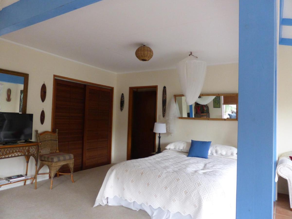 Great Barrier Oasis Lodge Tryphena エクステリア 写真